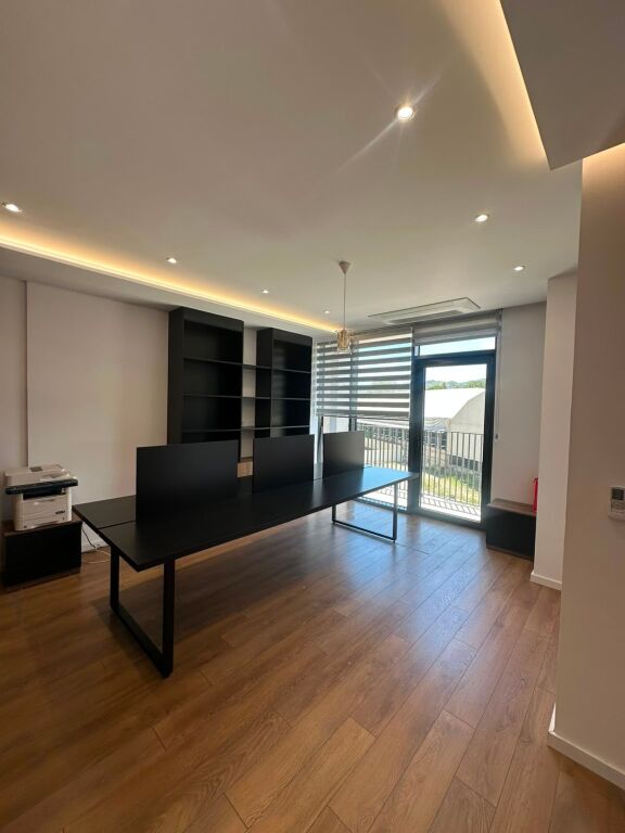 Office for rent in Lake View Residences, Tirana, 130 m². Photo 1 of 3