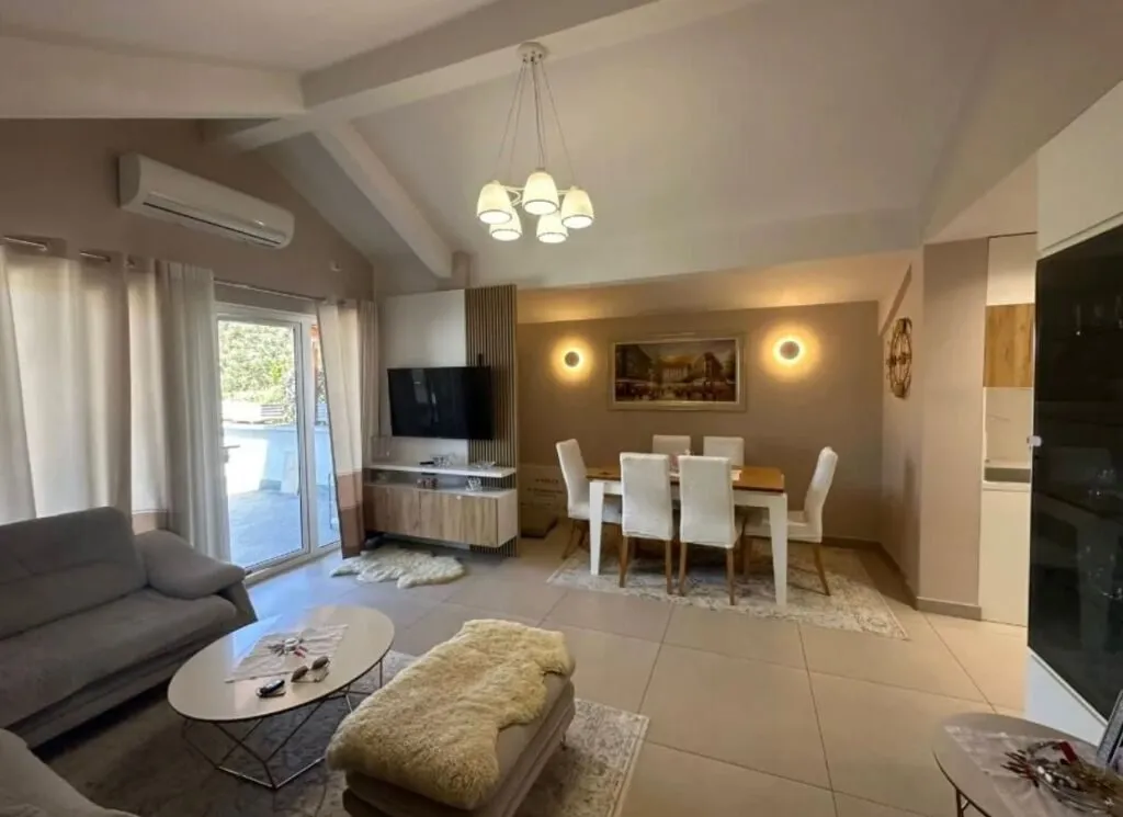 Apartment 2+1 for rent in Xhamlliku, Tirana, 120 m². Photo 1 of 7