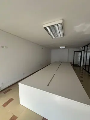 Locale commerciale in affitto a Qendër, Durazzo, 160 m². Foto 2 di 4