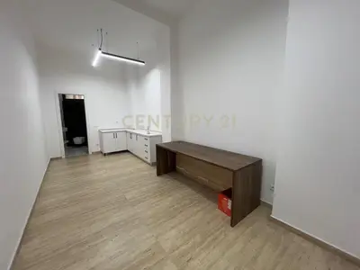 Zyrë me qera në Rruga Hoxha Tahsim, Tiranë, 90 m². Foto 9 nga 10