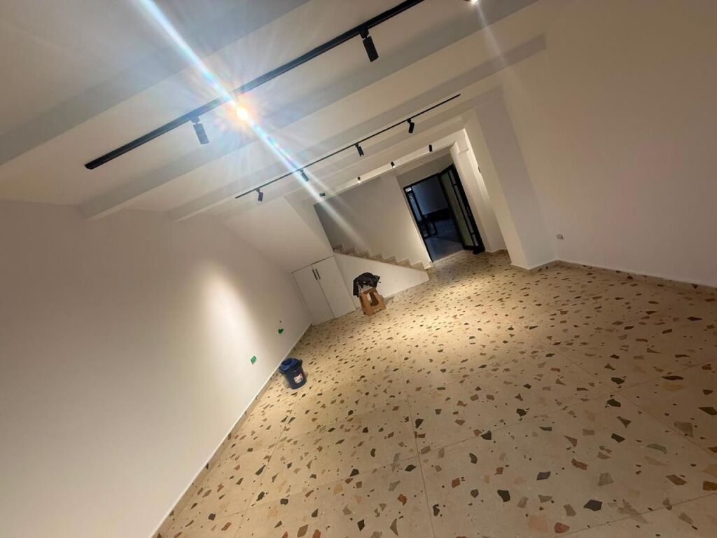 Dyqan me qera në Astir, Tiranë, 70 m²