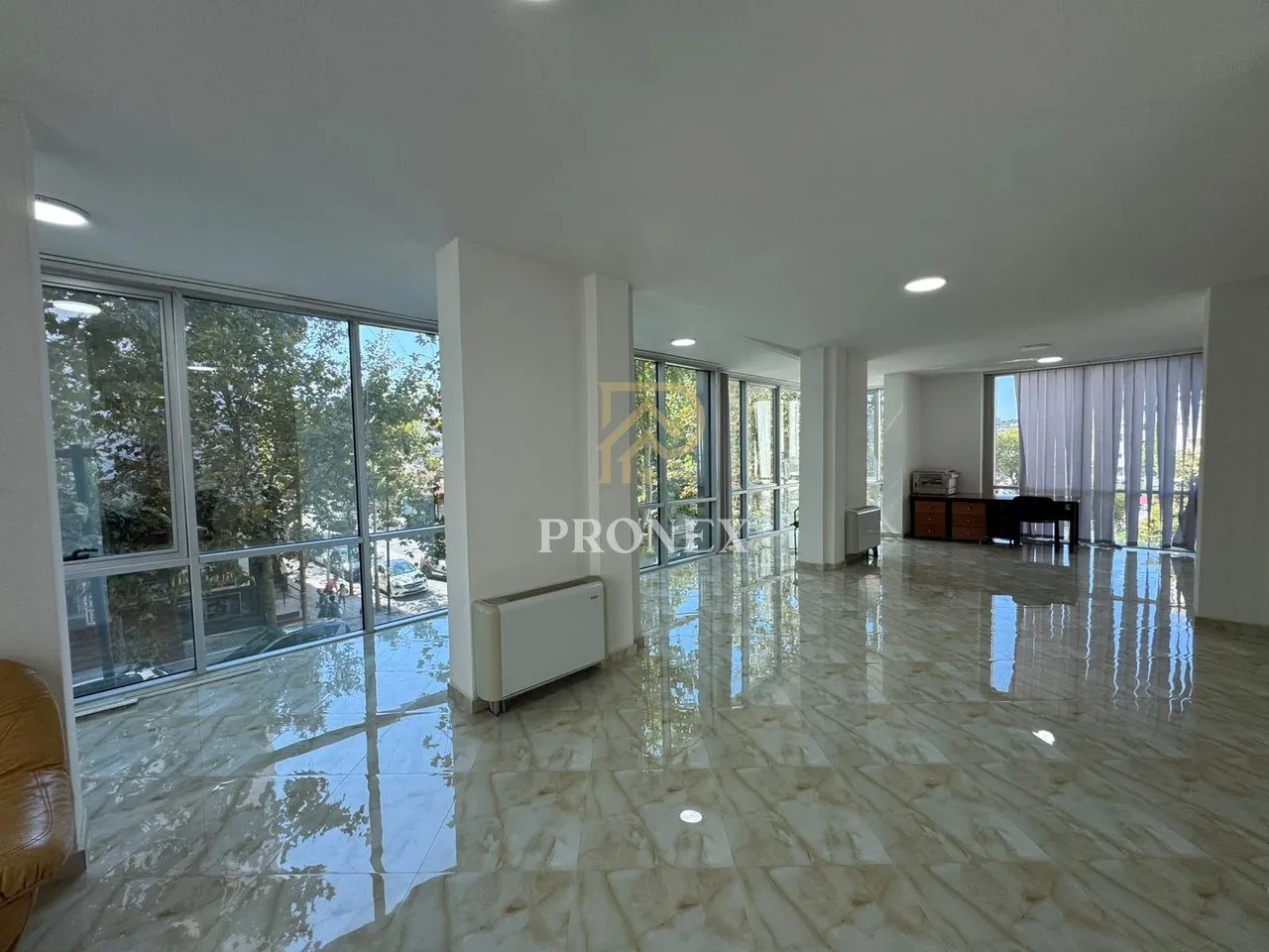 Commercial space for rent in Rruga Hysen Kertusha, Durrës, 146 m². Photo 1 of 12