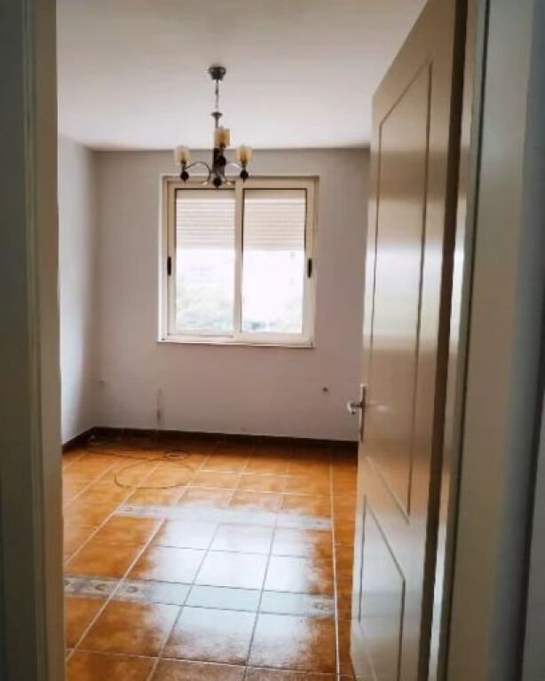 Apartment 1+1 for rent in 21 Dhjetori, Tirana, 50 m². Photo 1 of 3