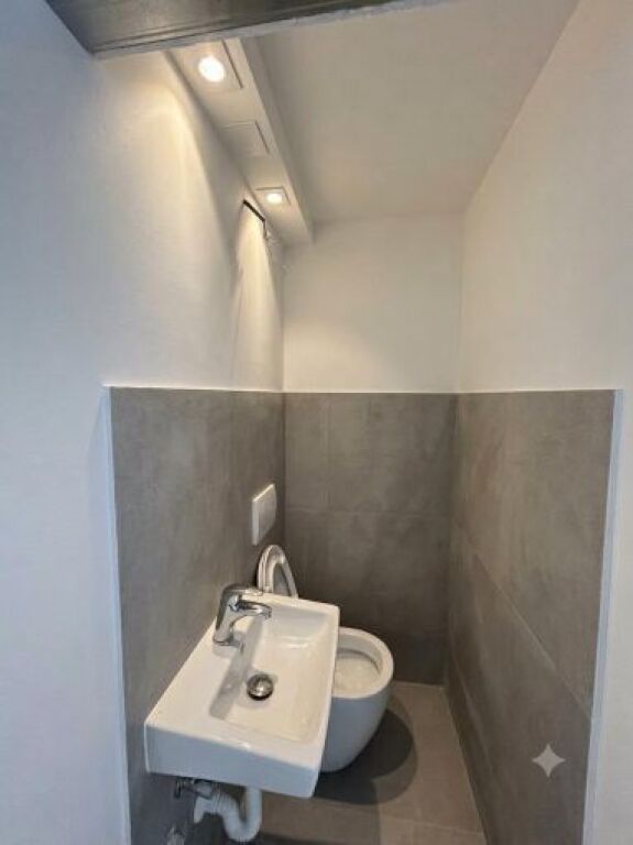 Ambient biznesi me qera në Myslym Shyri, Tiranë, 20 m². Foto 3 nga 3
