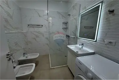 Apartament 2+1 me qera në Rruga Karl Gega, Tiranë, 100 m². Foto 9 nga 9