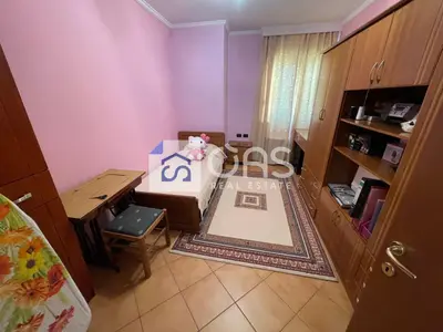 Appartamento 2+1 in affitto a Perball Stadiumit Air Albania. Cmimi: 1000€, Tirana, 99 m². Foto 7 di 10