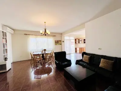 Zyrë me qera në Rruga e Elbasanit, Tiranë, 146 m². Foto 1 nga 6