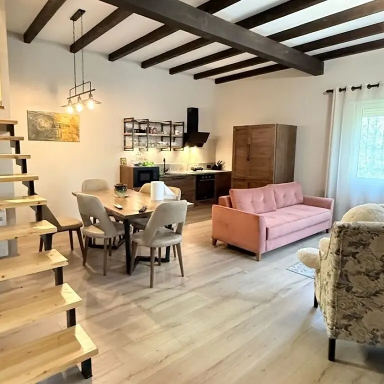 Villa for rent in Petrelë, Tirana, 2,000 m²