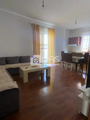 Apartament 2+1 me qera në 5 Maj, Tiranë, 98 m². Foto 1 nga 8
