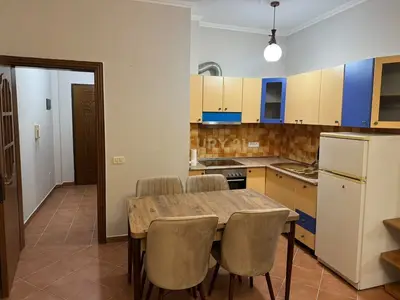 Apartament 1+1 me qera në Kinostudio, Tiranë, 75 m². Foto 2 nga 4
