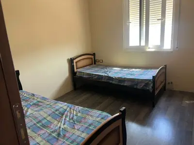 Apartament 2+1 me qera në Kombinat, Tiranë, 100 m². Foto 7 nga 8