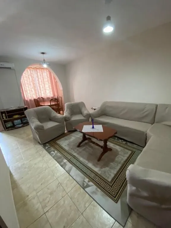 Apartament 2+1 me qera në Rruga e Elbasanit, Tiranë, 80 m². Foto 1 nga 5
