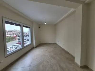 Commercial space for rent in Tregu Industrial, Durrës, 75 m². Photo 2 of 8