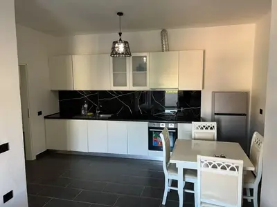 Appartamento 1+1 in affitto a Rruga Kalabria, Durazzo, 70 m². Foto 3 di 9