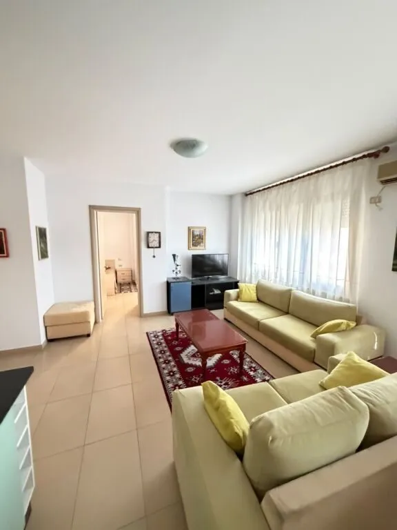 Appartamento 2+1 in affitto a Rruga e Bogdanëve, Tirana, 98 m². Foto 1 di 6