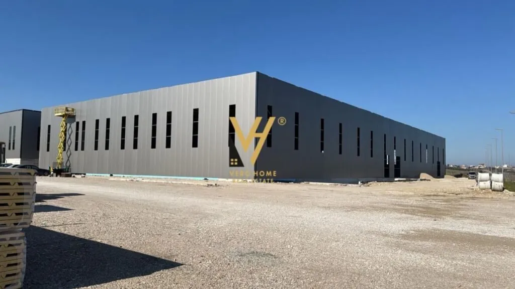 Magazinë me qera në Tregu i Makinave Shënavlash, Durrës, 600 m². Foto 1 nga 1