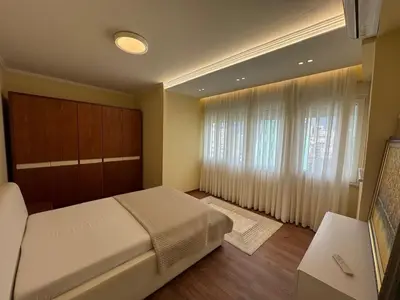Penthouse me qera në Blloku, Tiranë, 170 m². Foto 3 nga 12