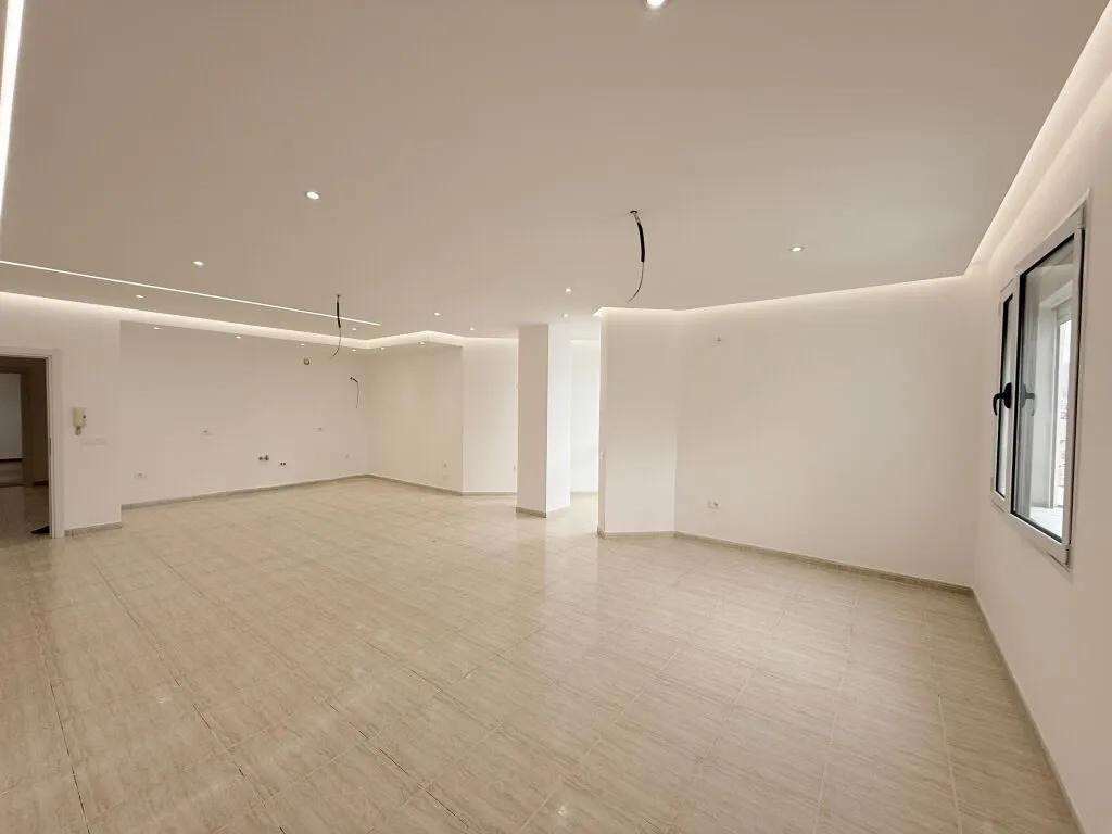 Office for rent in Rruga e Elbasanit, Tirana, 193 m². Photo 1 of 7