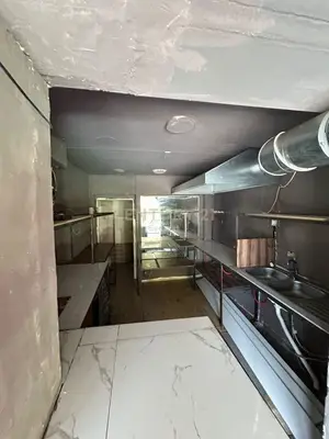 Dyqan me qera në Rruga Ferit Xhajko, Tiranë, 133 m². Foto 2 nga 3