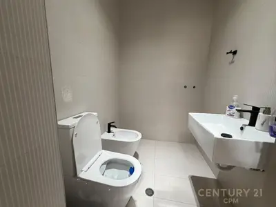 Zyrë me qera në Blloku, Tiranë, 130 m². Foto 6 nga 8