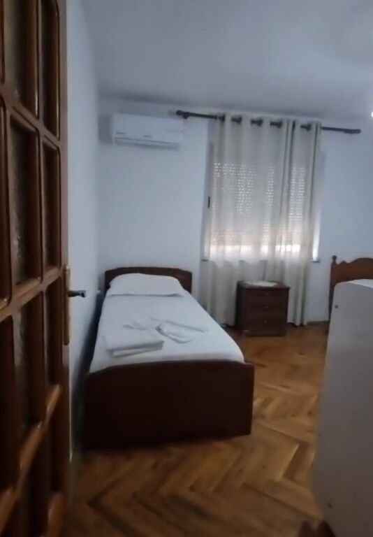 Apartament 3+1 me qera në Pazari i Ri, Tiranë, 92 m². Foto 3 nga 3