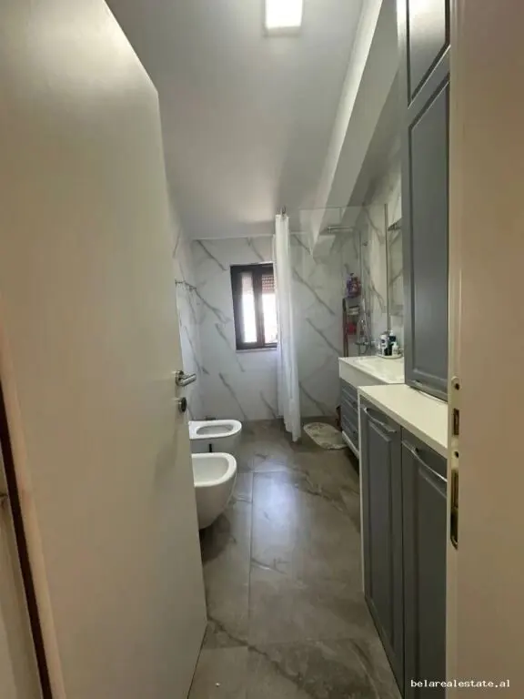 Apartament 2+1 me qera në Varri i Bamit, Tiranë, 120 m²