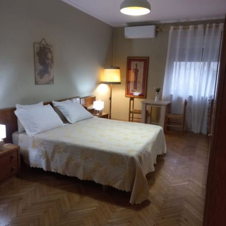 Apartament 1+1 me qera në Sheshi Skënderbej, Tiranë, 75 m²