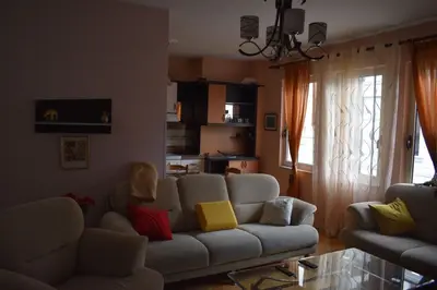 Apartament 2+1 me qera në Kodra e Diellit, Tiranë, 100 m². Foto 9 nga 11