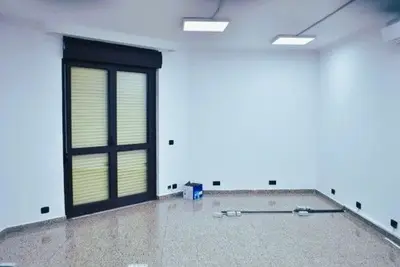 Ufficio in affitto a Sheshi Skënderbej, Tirana, 152 m². Foto 2 di 4