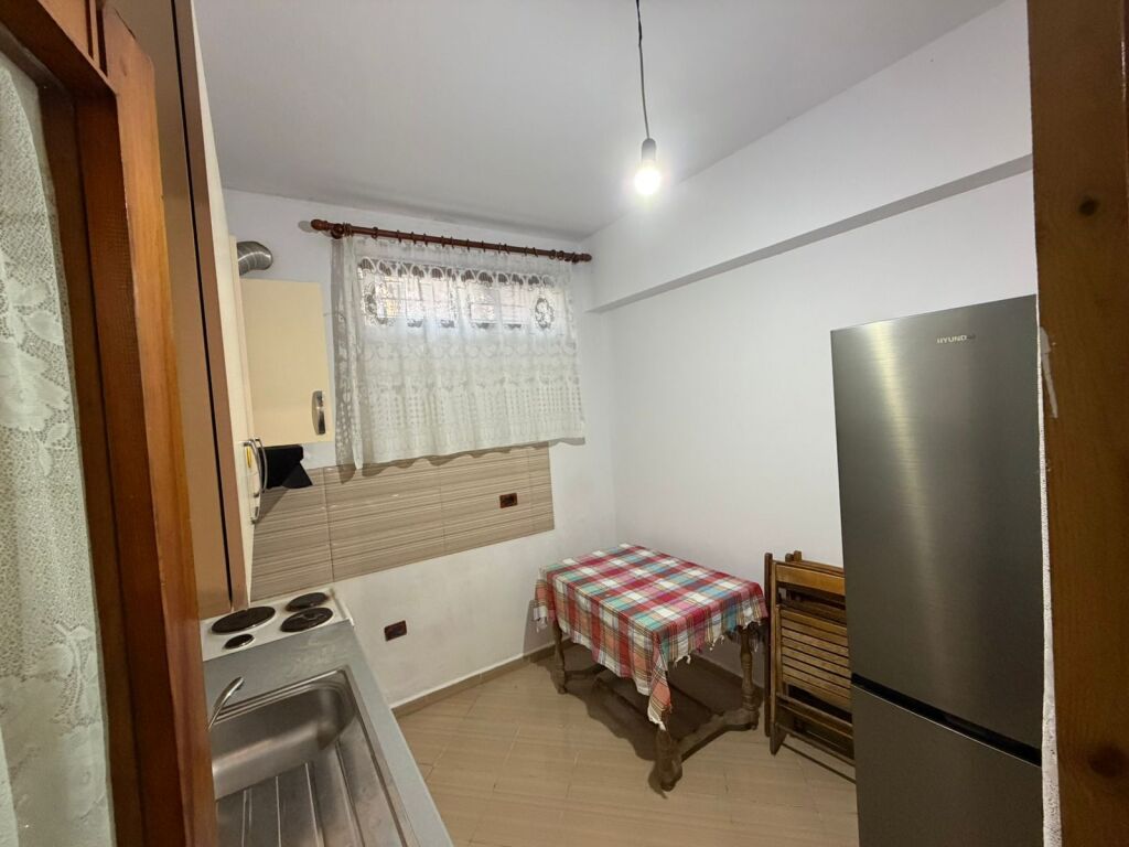 Apartament 2+1 me qera në Xhamlliku, Tiranë, 80 m². Foto 2 nga 3