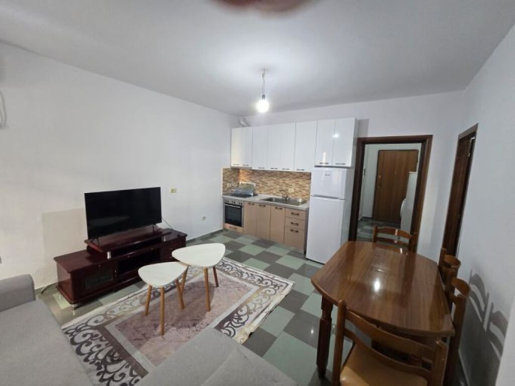 Apartament 1+1 me qera në Rruga e Elbasanit, Tiranë, 70 m². Foto 2 nga 3