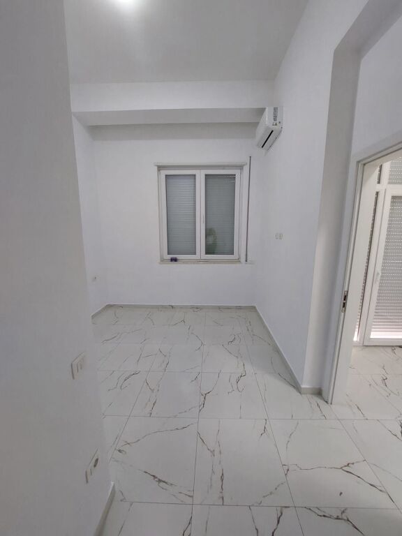 Appartamento 2+1 in affitto a Sheshi Skënderbej, Tirana, 90 m². Foto 1 di 3