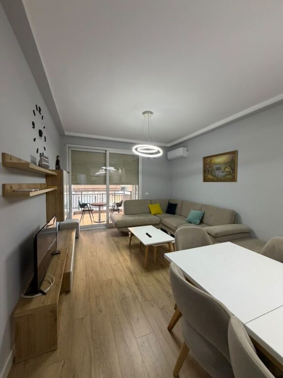 Casa indipendente 2+1 in affitto ad Ish Fusha e Aviacionit, Tirana, 90 m²
