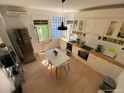 Apartament 3+1 me qera në Blloku, Tiranë, 250 m². Foto 7 nga 12