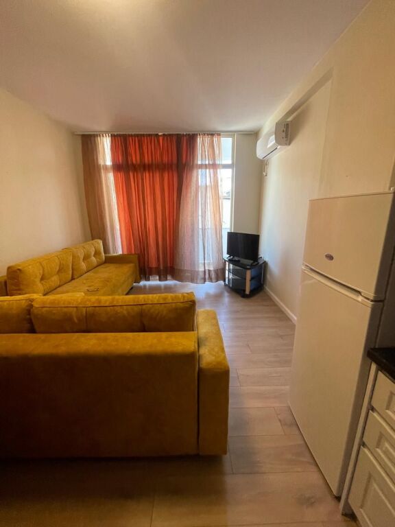 Apartament 1+1 me qera në Pazari i Ri, Tiranë, 75 m². Foto 1 nga 3