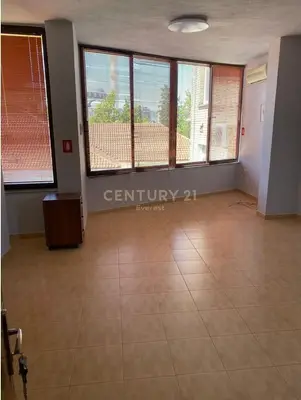 Zyrë me qera në Parlamenti, Tiranë, 30 m². Foto 3 nga 3