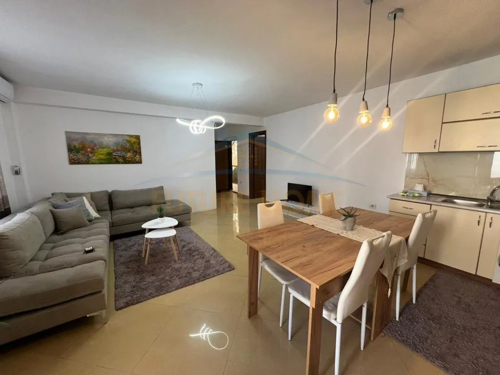 Apartament 2+1 me qera në Rruga Bardhok Biba, Tiranë, 85 m². Foto 1 nga 8