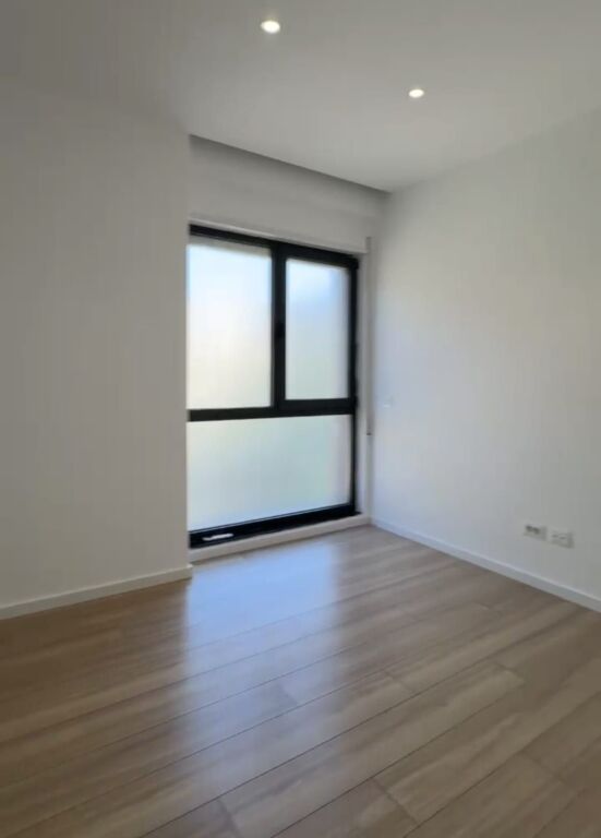 Apartament 3+1 me qera në Myslym Shyri, Tiranë, 120 m². Foto 2 nga 3