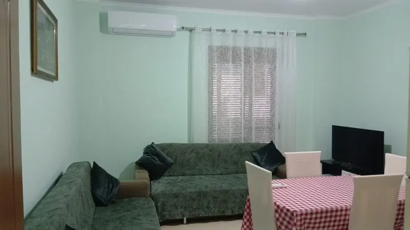 Vilë 2+1 me qera në Sauk, Tiranë, 100 m²
