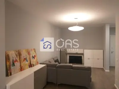 Apartament 1+1 me qera në Blloku, Tiranë, 79 m². Foto 3 nga 7