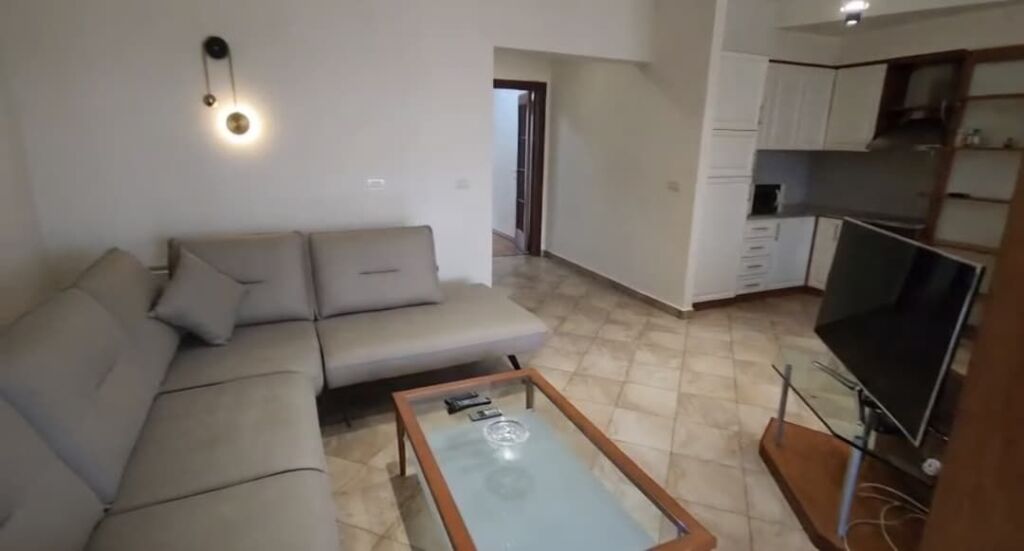 Apartament 2+1 me qera në Blloku, Tiranë, 120 m². Foto 3 nga 3