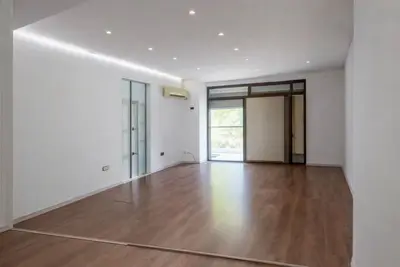 Office for rent in Gjykata e Rrethit, Tirana, 100 m². Photo 2 of 5