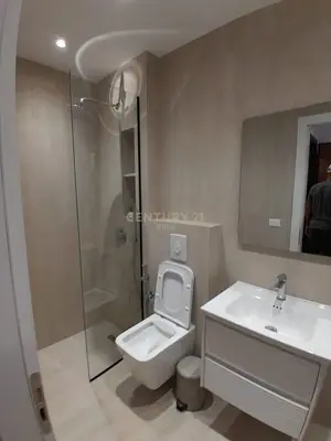 Apartment 1+1 for rent in 21 Dhjetori, Tirana, 62 m². Photo 3 of 3