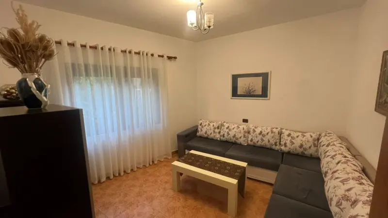Shtëpi private 2+1 me qera në Vilat Gjermane, Tiranë, 100 m²