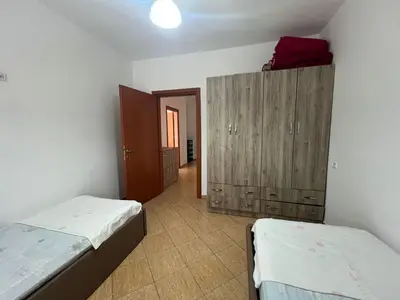Apartament 2+1 me qera në Plazh, Durrës, 80 m². Foto 7 nga 9