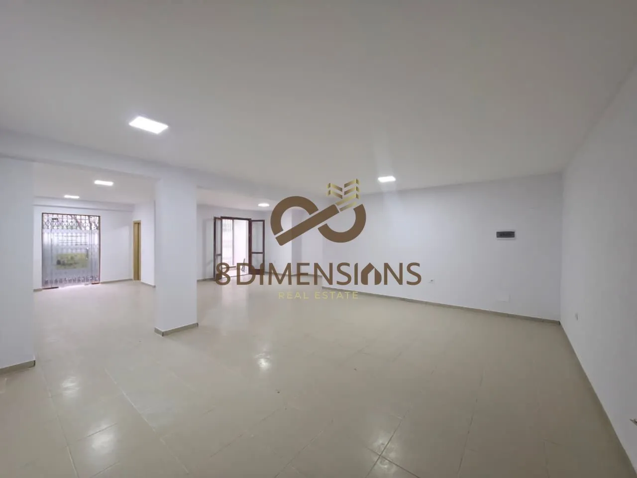 Negozio in affitto a Kodra e Diellit, Tirana, 90 m². Foto 1 di 2