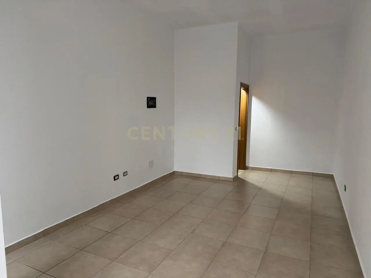 Commercial space for rent in Sheshi Demokracia, Shkodër, 30 m². Photo 1 of 2
