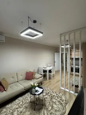 Apartament 1+1 me qera në Blloku, Tiranë, 73 m². Foto 2 nga 5