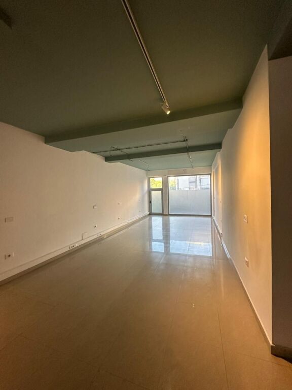 Ambient biznesi me qera në Pazari i Ri, Tiranë, 70 m²