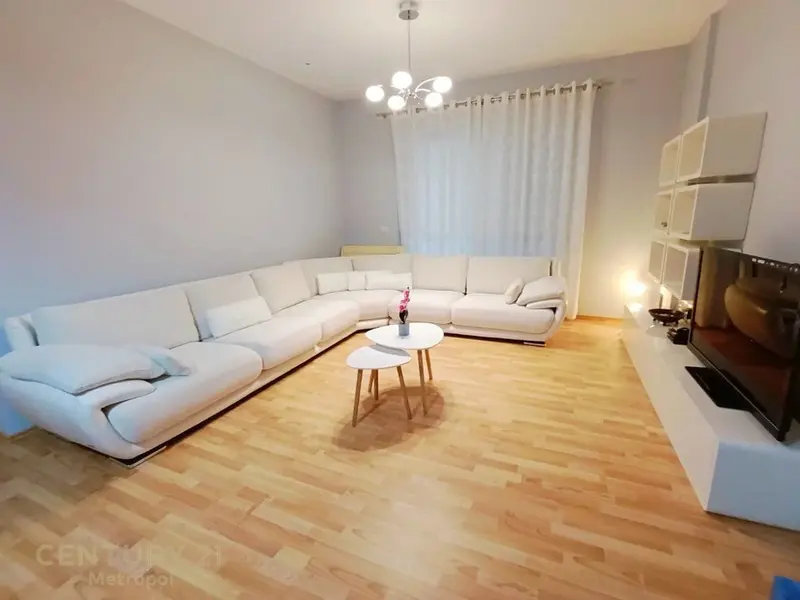 Apartament 2+1 me qera në Posta qender, Tiranë, 102 m²